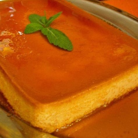 I feel like Dr. Seuss..."The fox in socks likes flan in a pan". My dear friend, Adrianna, taught me how to make this. She was born and raised in central Mexico, so I KNOW this is autentico! It is so YUMMY. It has a firm consistency (which I like). Next time you are in search of a dessert to bring to a pot-luck, try this!!! I guarantee there won't be any left to bring home. Spanish Flan Recipe, Mexican Flan, Flan Cake, Flan Recipe, Baked Cheese, Pan Recipes, Portuguese Recipes, Sweets Desserts, Flan