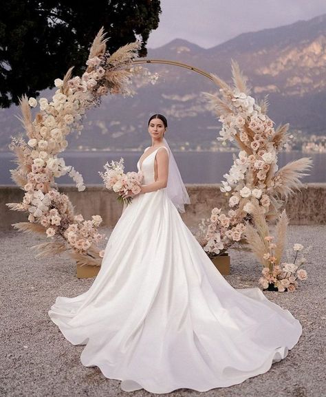 Pampas Grass Wedding Arch, Boho Glam Wedding, Wedding Backdrop Design, Wedding Backdrop Decorations, Grass Wedding, Best Wedding Planner, Outdoor Wedding Decorations, A Wedding Dress, Wedding Chicks