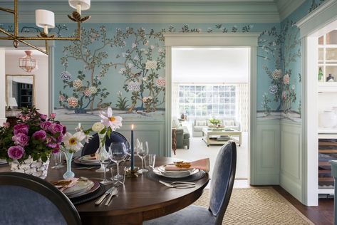 Blue Chinoiserie Wallpaper, Large Round Dining Table, Bamboo Dining Chairs, Dining Room Wainscoting, Cottage Dining Rooms, White Wainscoting, Brown Dining Table, Dining Room French, Green Dining Room