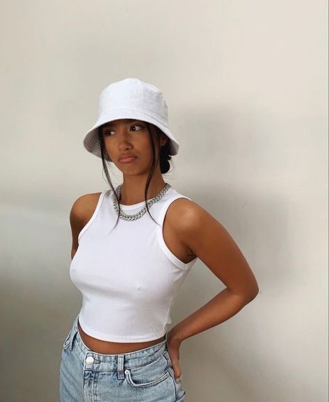 Bucket Hat And Shorts Outfit, White Bucket Hat Outfit Summer, White And Denim Outfits Photoshoot, White Bucket Hat Outfit, Cute Outfits With Hats, Athleisure Outfits Summer, Hat Outfit, Bella Hadid Outfits, Corporate Wear