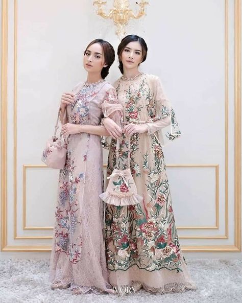 Dress Tile Modern, Muslimah Dress Party, Kondangan Outfit, Batik Dress Modern, Kebaya Modern Dress, Dress Kebaya, Batik Kebaya, Kebaya Dress, Lace Dress Design