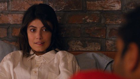 How We Fell for <i>Master of None</i>'s Alessandra Mastronardi Francesca Master Of None, Francescas Outfits, Master Of None, The Lob, Almost Love, Man Repeller, Star Crossed, Alessandra Ambrosio, The Master