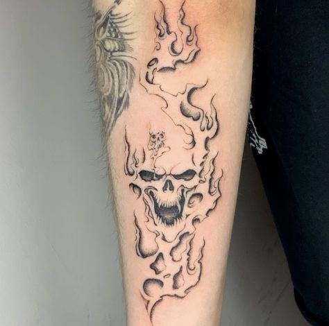 Flames Tattoo, Mens Body Tattoos, Web Tattoo, Cool Forearm Tattoos, Tattoo Signs, Tattoos For Black Skin, Subtle Tattoos, Black Ink Tattoos, Skull Tattoos