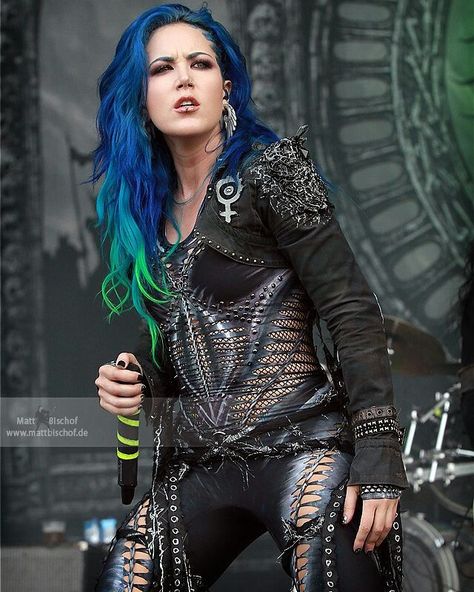 Alissa White-Gluz Alissa White Gluz, Trendy Hair Color Ideas, Ladies Of Metal, Alissa White, Rock Princess, Metal Chicks, Heavy Metal Girl, Women Of Rock, Arch Enemy