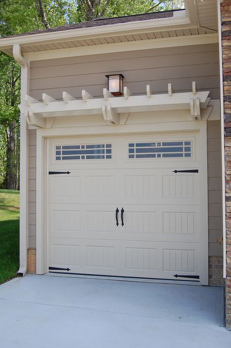 Love this pergola/trellis above the garage door. Garage Trellis, Door Pergola, Pergola Shade Cover, Garage Pergola, Pergola Diy, Garage Door Types, Garage Exterior, Garage Door Makeover, Plans Architecture