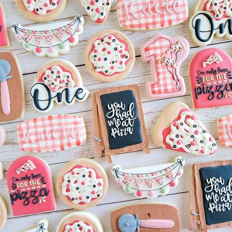 Pizza Theme Cookies, Pizza Sugar Cookies, Pizza Cookies Decorated, Sugar Cookie Pizza, Birthday Pizza, Cookie Pizza, Cookies Theme, Royal Iced Cookies, Baking Company