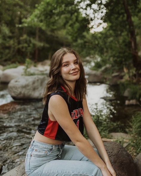 #elliethumann #instagram #arizona #portrait #model #img #nature #photography Ellie Thumann Instagram, Ellie Thumann, Plain Girl, Photography Senior Pictures, Selfie Poses, Tucson, Selena Gomez, My Heart, Photography Poses