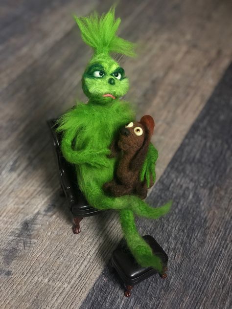 Needle Felted Grinch, Felt Grinch, Grinch Ornament, Felted Toys, Mr Grinch, Present For Christmas, Felt Ideas, Christmas Grinch, Christmas Beauty