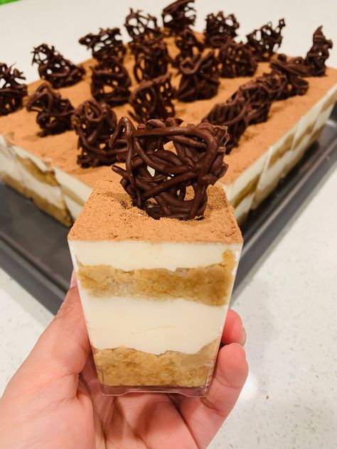 Tiramisu Shots Tiramisu Shots, Tiramisu Dessert Cups, Tiramisu Shooters Recipe, Tiramisu Shooters, Elegant Holiday Desserts, Tiramisu Cups, Tiramisu Cheesecake, Shooter Recipes, Dessert Squares