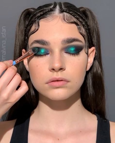 Fashion and lifestyle on Instagram: “@malvina_isfan” Sleep Makeup, Spring Eye Makeup, Black Smokey Eye Makeup, Smokey Eye Makeup Look, Blue Smokey Eye, Makeup Pictorial, Black Smokey Eye, Black Smokey, Colorful Eye Makeup