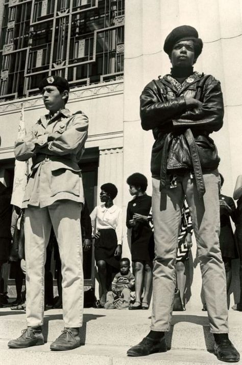 (Mexican-American) Brown Beret & (African-American) Black Panther standing on the steps of the Alameda County Court House during Huey P. Newton's trial for murder. July 14, 1968. Lonnie Wilson, photographer. Gelatin silver print. Collection of Oakland Museum of California. The Oakland Tribune Collection. #solidarity Black Panthers Movement, Brown Beret, Black Power Movement, The Black Panther Party, Ernesto Che Guevara, Black Panther Party, The Black Panther, By Any Means Necessary, Black Panthers