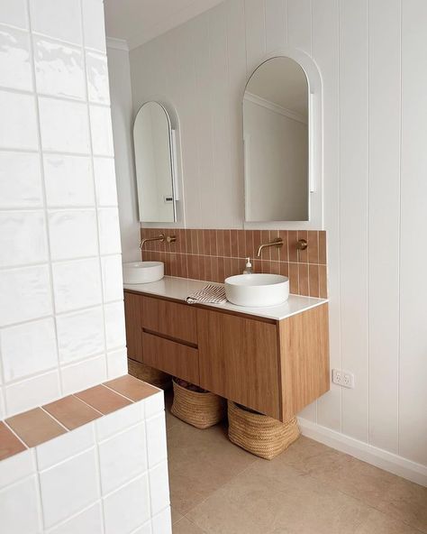 It’s moving day for @lacasa.cottage ❤️❤️❤️ And who won’t want to move into this home with this amazing bathroom? Using a combination our Northbridge in peach, Sydney in sand and Newport gloss white. Stunning 🤩 Peach Bathroom, Stone Look Tile, Bathroom Inspo, Moving Day, Home Reno, Amazing Bathrooms, Newport, Sydney, Cottage