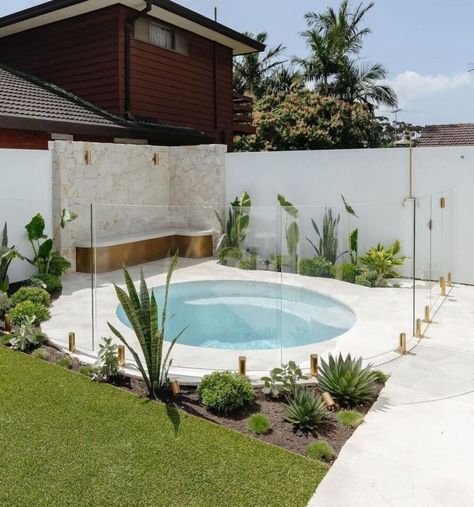 Alfresco Tile Ideas, Pool Small Yard, Small Backyard With Pool, Pool Seating, Paradise Landscape, Inground Pool Landscaping, Concrete Swimming Pool, Pools For Small Yards, Living Pool