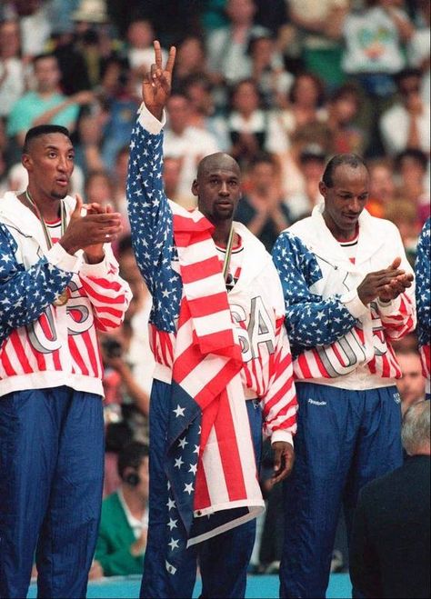 Dream Team 1992, Usa Dream Team, Clyde Drexler, Team Usa Basketball, Olympic Basketball, Michael Jordan Basketball, Nba Fashion, Scottie Pippen, Jersey Nike