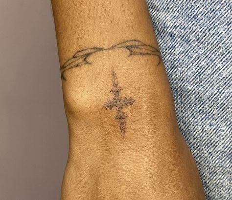 Kenny Ortega, Clever Tattoos, Handpoke Tattoo, Tattoo Now, Hand Poked Tattoo, Tattoo Graphic, Wrist Tattoos For Women, Small Tattoos For Guys, Dainty Tattoos