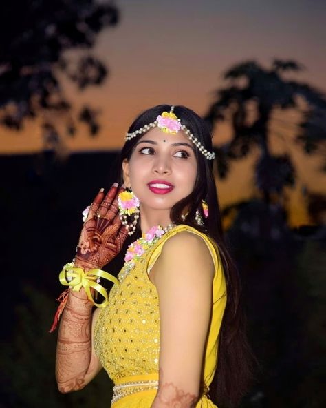 ✨ हल्दी ✨ ✨ ceremony ✨...................... . . . . . . . . #rohitphotography100k #wedding #haldi #haldiceremony #trending #prewedding #photography Haldi Ceremony Shoot, Haldi Ceremony Stills, Haldi Poses Gril, Haldi Poj Girl, Girl Haldi Ceremony, Haldi Outdoor Photoshoot, Haldi Ceremony Photos, Haldi Poses For Bride Simple, Haldi Single Poses