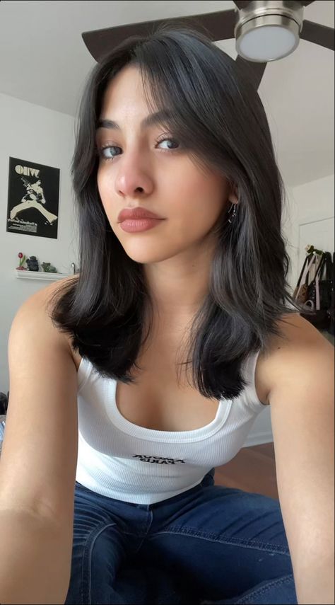 Medium Length Wispy Haircuts, Just Past The Shoulder Length Hair, Asian Haircut Short Layered, Medium Haircut Inspiration, Short Haircuts For Black Hair, Mid Length Hair Straight Round Face, Small Haircut For Women, Round Face 90s Haircut, Thick Hair Lots Of Layers