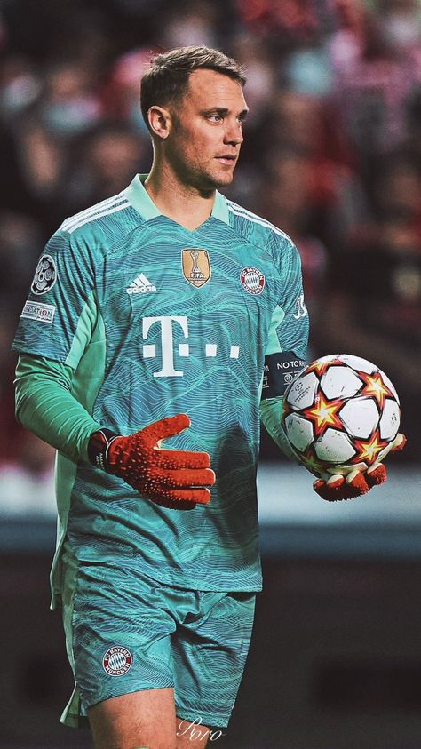 🚨 Manuel Neuer is set to extend his contract at Bayern Munich until 2024! Transfer News, Man Utd, Man City, Bayern Munich, Munich, Ronaldo, Globe, Gloves, Soccer