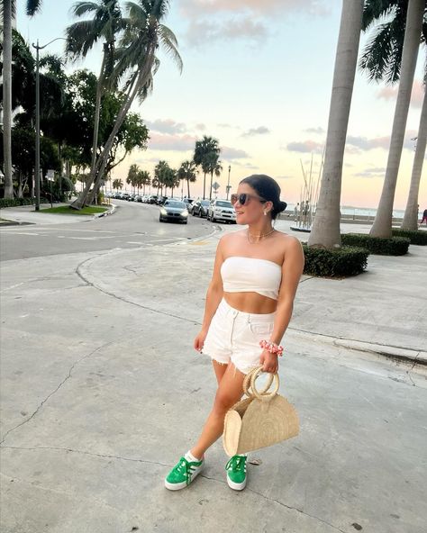 a sunset stroll 🥂✨⛅️ #summeroutfitinspo #summeroutfitideas #streetstyleinspiration #minimalstyledaily #miamifashion #girlyaesthetic #pinterestoutfits #miamifoodies #pinterestinspo #fashioncontentcreator #aestheticoutfits summer outfit ideas | easy outfits | minimal style | denim shorts outfits | neutral outfits | outfit inspiration Denim Shorts Outfits, Outfit Ideas Easy, Outfits Minimal, Outfits Neutral, Denim Shorts Outfit, Easy Outfits, Neutral Outfits, Summer Outfit Ideas, Shorts Outfits