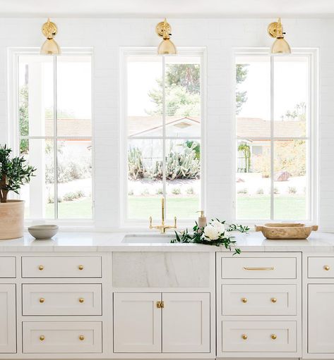 Kitchen Windows Above Sink, Window Above Sink, Over Kitchen Sink, Above Kitchen Sink, Window Over Sink, Kitchen Sink Window, White Windows, Kitchen Farmhouse, Kitchen Inspiration Design