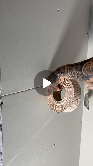 Cid Mauricio/ Plaster on Instagram: "🔷🔹mesh tape🔹🔷#drywallpatch #taper #plaster" Plaster Tape, Wall Ledge, How To Patch Drywall, Plaster Walls, Mesh, Wall, On Instagram, Instagram