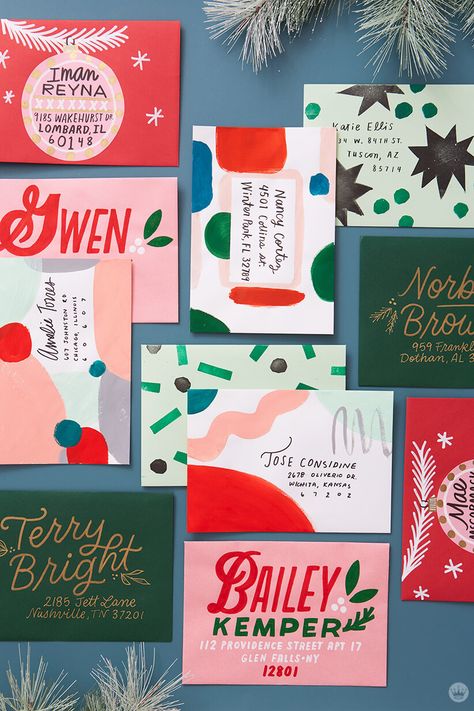 Christmas mail art: 4 ways to decorate a big, beautiful stack of envelopes - Think.Make.Share. Illustration Tips, Hand Lettering Envelopes, Christmas Card Envelopes, Send Christmas Cards, Decorate Christmas, Christmas Mail, Gift Wraps, Paper Cut Design, Envelope Stamp