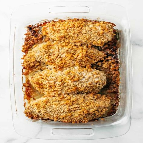 If you're making chicken cutlets but run out of breadcrumbs, you can substitute tons of ingredients in your kitchen like crushed potato chips, corn flakes, Ritz crackers, pretzels, or even nuts. Ritz Cracker Chicken Recipes, Ritz Recipes, Crispy Roasted Chicken, Pretzel Crusted Chicken, Ritz Cracker Chicken, Ritz Cracker Recipes, Cracker Chicken, Ritz Cracker, Chicken Breast Seasoning