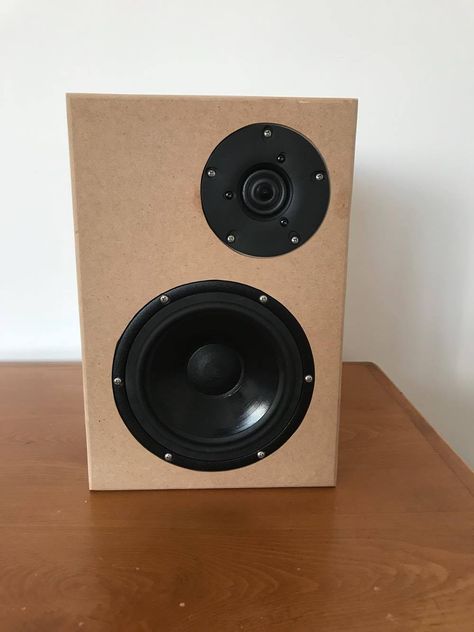 Diy Speaker Box Ideas, Diy Bookshelf Speakers, Diy Speaker Kits, Speaker Box Diy, Diy Audio Projects, Pro Audio Speakers, Woofer Speaker, Speaker Plans, Subwoofer Box Design