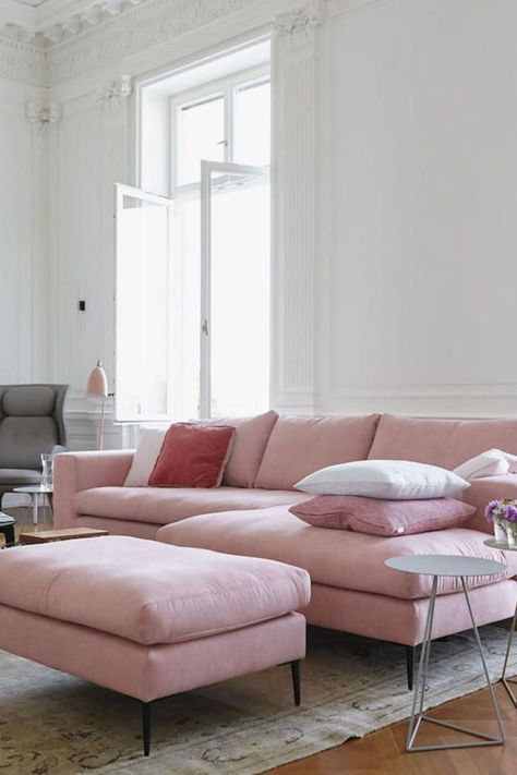 Light Pink Couch, Blush Pink Couch, Dusty Pink Sofa, Pink Chesterfield Sofa, Sofa Color Ideas, Pink Couch Living Room, Pink Sofa Living Room, Sofa Colour Combinations, Blush Sofa