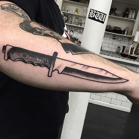 Scott Move. #parliamenttattoo Knife Tattoo, Tattoo Inspiration Men, Forearm Tattoo Women, Dagger Tattoo, Hand Tattoo, Old School Tattoo, Forearm Tattoo, Tattoo Stencils, Wrist Tattoos