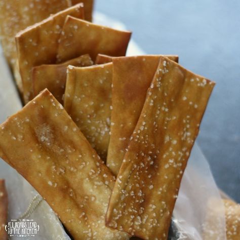 Pretzel Crackers Pretzel Crackers Recipe, Pretzel Crisps Recipe, Pretzel Crackers, Easy Homemade Crackers, Homemade Crackers Recipe, Homemade Pretzel, Cracker Recipe, Simply Food, Butter Pretzels