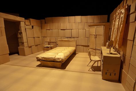 Gran solución para este escenario el pegamento en aerosol SUPER 77 http://on.fb.me/16mKsd1 Cardboard Stage Design, Box Stage Design, Cardboard Set Design, Set Design Bedroom, Cardboard Bedroom, Bedroom Set Design, Box Set Design, Theatre Set Design, Set Design Ideas