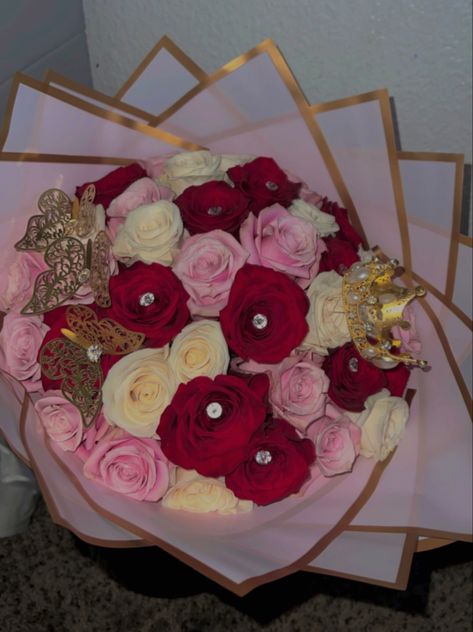 Eternal Roses Arrangement, Red Pink And White Roses Bouquet, Graduation Roses Bouquet, Pink And Red Roses Bouquet, Red And Pink Rose Bouquet, Flower Ramo, Flower Arrangements Birthday, Pink And Red Bouquet, Red And Pink Bouquet