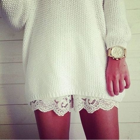 this inspired me for wearing a silk slip dress with lace trim under an oversized sweater for the perfect look <3 Brunch Outfit, Lace Slip, White Sweater, Lace White Dress, Looks Style, Mode Inspiration, Street Styles, Look Fashion, Passion For Fashion