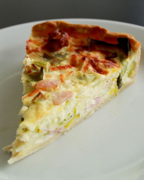 Ham and leek pie with ricotta - Italian Notes Ham And Leek Pie, Ham Pie, Leek Pie, Ricotta Recipes, Tomato Relish, Savory Tart, Meat Pie, Savory Pie, Ham Recipes