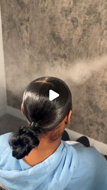 atl hairstylist on Instagram: "Knot buns eat every time .. 💕

#atlhair #atlhairstylist #atlponytail #atlponytails #atlbraids #atlstylist #atlantahairstylist #atlanta #atlantahair #ponytails #ponytailatl #ponytailatlanta #knotlessbraidsatl #atlknotlessbraids" Swoop Top Knot Bun, Bantu Knots Ponytail, Side Swoop Knot Bun, Too Knot Bun Black Women, Knot Bun Hairstyles For Black Women, Top Knot Bun Black Women, Frontal Knot Bun, Knot Bun With Bang, Hook & Loop Ponytail Wig