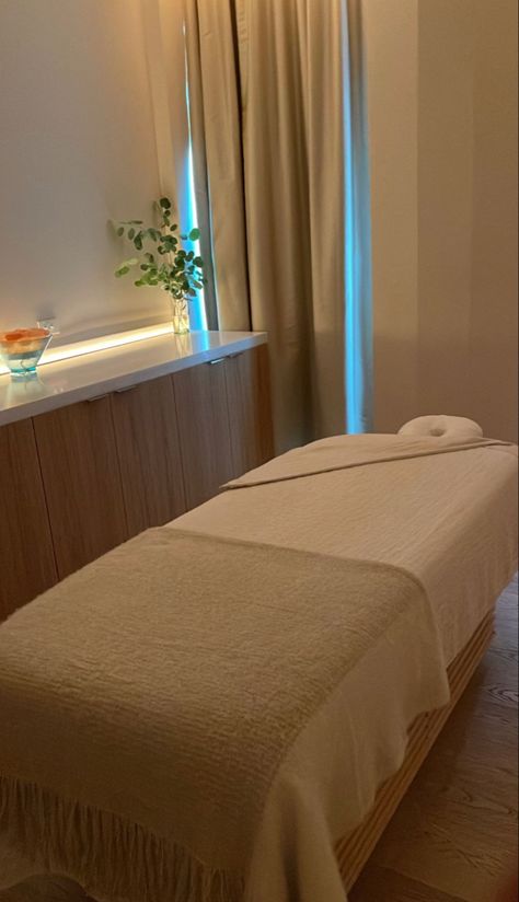 Massage Esthetic, Head Spa Room, Massage Room Design, Massage Room Decor, Massage Therapy Rooms, Massage Pictures, Radisson Blu Hotel, Massage Place, Dreams Spa