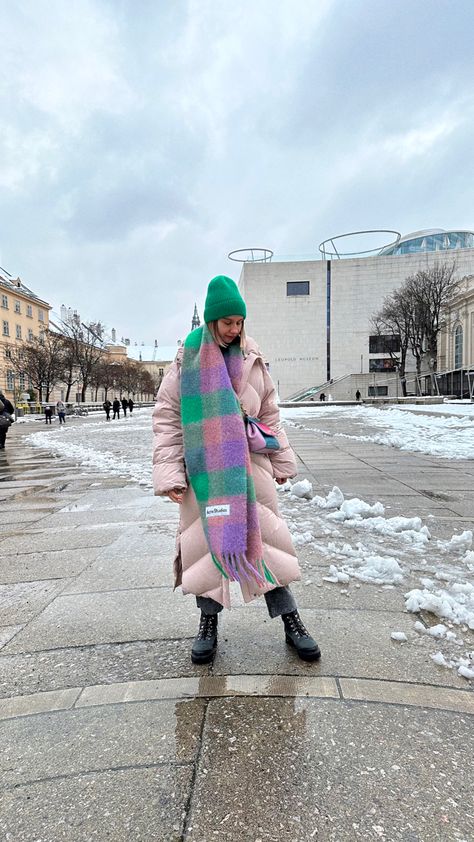 Pink puffer coat with colourful acne studios scarf and green hat, grey hiking boots, &other stories Pink Puffer Coat Outfit, Green Puffer Outfit, Colourful Scarf Outfit, Acne Scarf Outfit, Acne Studios Scarf Outfit, Green Scarf Outfit, Black Puffer Outfit, Pink Scarf Outfit, Colorful Scarf Outfit