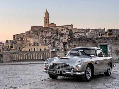 Bond Party, Austin Martin, Aston Martin Models, James Bond Cars, Chevrolet S 10, Pontiac Solstice, Bond Cars, Mercedes Benz Unimog, Aston Martin Cars