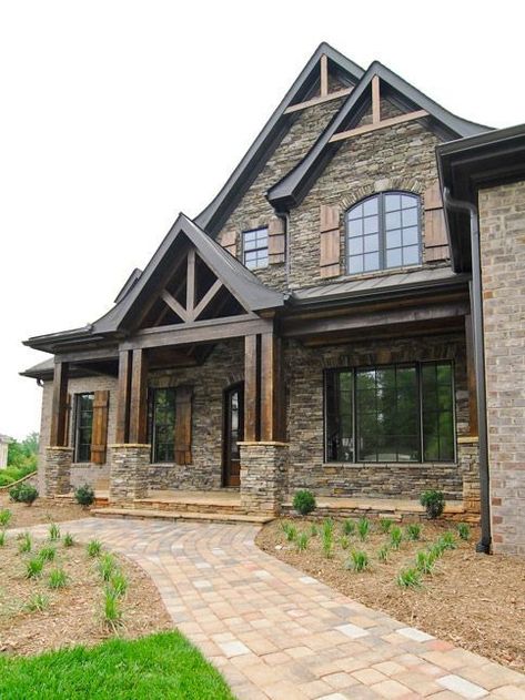 Love the front porch beams Rustic House Exterior, Wood Siding Exterior, Casas Coloniales, Dream House Exterior, Exterior Brick, Exterior House Colors, House Goals, Brick House, Home Fashion