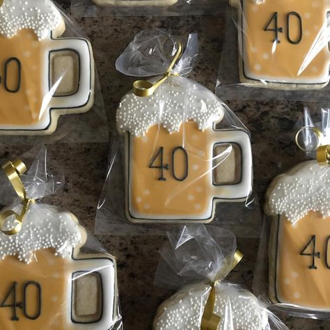 40th Birthday beer cookies 🍻 #birthdaycookies #beercookies #sugarcookies #decoratedsugarcookies #40thbirthday #40thbirthdaycookies #cookiebabyny  via ✨ @padgram ✨(http://dl.padgram.com) Beer Mug Cookies, Mug Cookies, Beer Cookies, Cut Out Cookie Recipe, Football Draft, Sugar Cookie Recipe Easy, Beer Float, Vanilla Sugar Cookie, Royal Icing Recipe