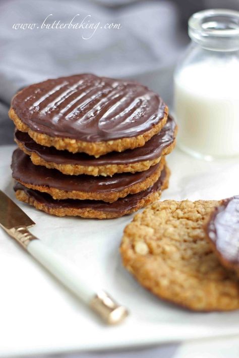 Chocolate Hobnobs (Oat Cookies) | Butter Baking Chocolate Hobnobs, بيتي فور, Weight Watcher Desserts, Cookies With Chocolate, Basic Cookies, Wagon Wheels, Biscuit Recipes, Oat Cookies, Yogurt Cake