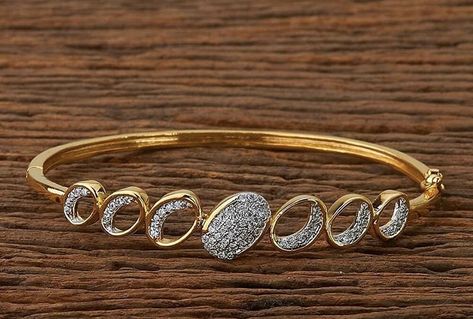 Kada Bracelet Gold For Women Daily Use, Braslate Design For Women, Gold Jewelry Prom, Antique Gold Bracelet, Gold Bracelet Simple, Gold Jewelry Outfits, Diamond Bracelet Design, New Gold Jewellery Designs, Modern Gold Jewelry