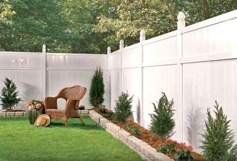 What Type of Fencing Is Best for the Garden? Privacy Fence Decorations, Fence Painting, White Vinyl Fence, Vinyl Privacy Fence, Backyard Fence, White Fence, Backyard Privacy, Fence Paint, Fence Landscaping