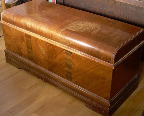 Old Trunk Redo, Cedar Chest Redo, Trunk Redo, Commode Shabby Chic, Waterfall Furniture, Chest Makeover, Wood Tool Box, Chest Ideas, Wooden Trunks