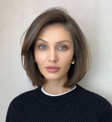 A Line Lob, Inverted Bob Hairstyles, Medium Bob Hairstyles, Modern Haircuts, Long Bob Haircuts, Lob Haircut, Bob Hairstyles For Fine Hair, Midlength Haircuts, Fresh Hair