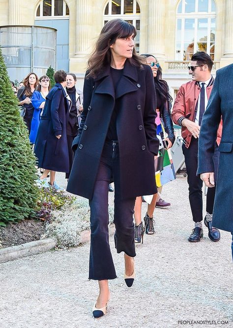 One Easy Outfit Trick To Instantly Look Expensive Emmanuelle Alt Style, Emmanuelle Alt, French Women Style, Look Jean, Parisienne Chic, French Girl Style, Winter Mode, Uniform Fashion, Blazer Outfits