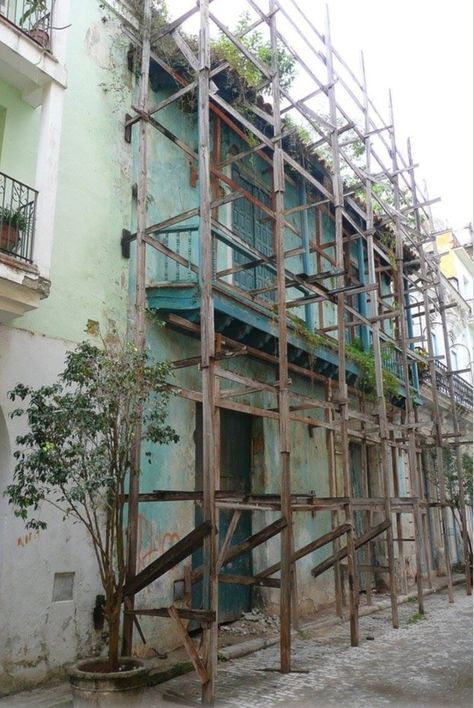 Wooden Scaffolding, Cuba Pictures, Old Havana, Dubai Skyscraper, Wooden Bridge, Structure Architecture, Havana Cuba, He Or She, World Pictures