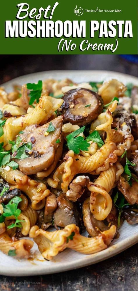 Garlic Mushroom Pasta, Vegan Mushroom Pasta, Mediterranean Diet Recipes Dinners, Mushroom Recipes Pasta, The Mediterranean Dish, Easy Mediterranean Diet Recipes, Fast Foods, Pasta Dinners, Pasta Dinner Recipes