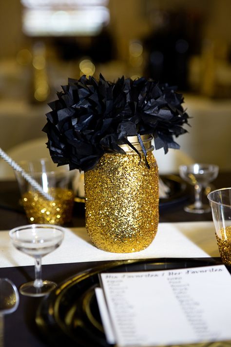 Gold Glitter Mason Jar, Black And Gold Party, Gold Mason Jars, Glitter Mason Jars, Gold Decorations, Gold Party Decorations, Mom Party, Gold Bridal Showers, בר מצווה